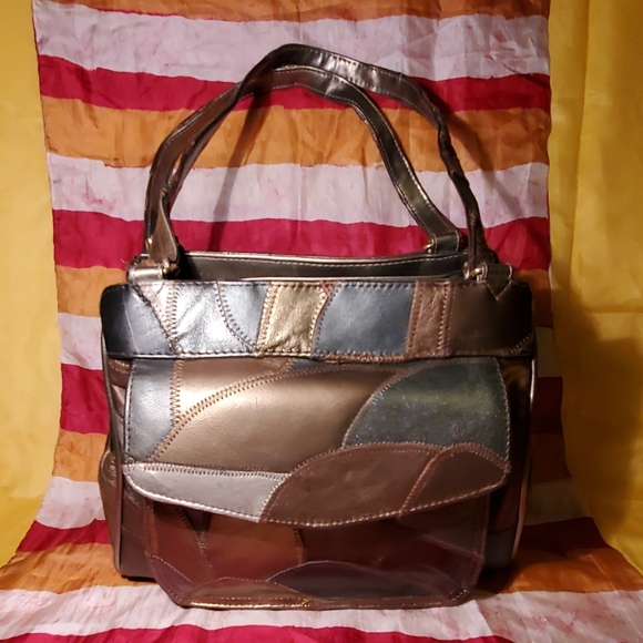 Warren Reed Handbags - 🎄🎁🎄VTG Warren Reed metallic handbag